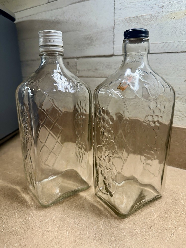 VINTAGE WINE BOTTLES, SET