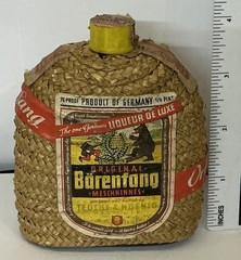 Vintage Teucke & Koenig Bärenfang Honey Liqueur Bottle Woven Straw Wrap Pint