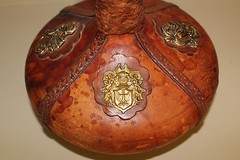 VTG Leather Wrapped Wine Bottle Decanter Medieval Knight Crest Theme Genie