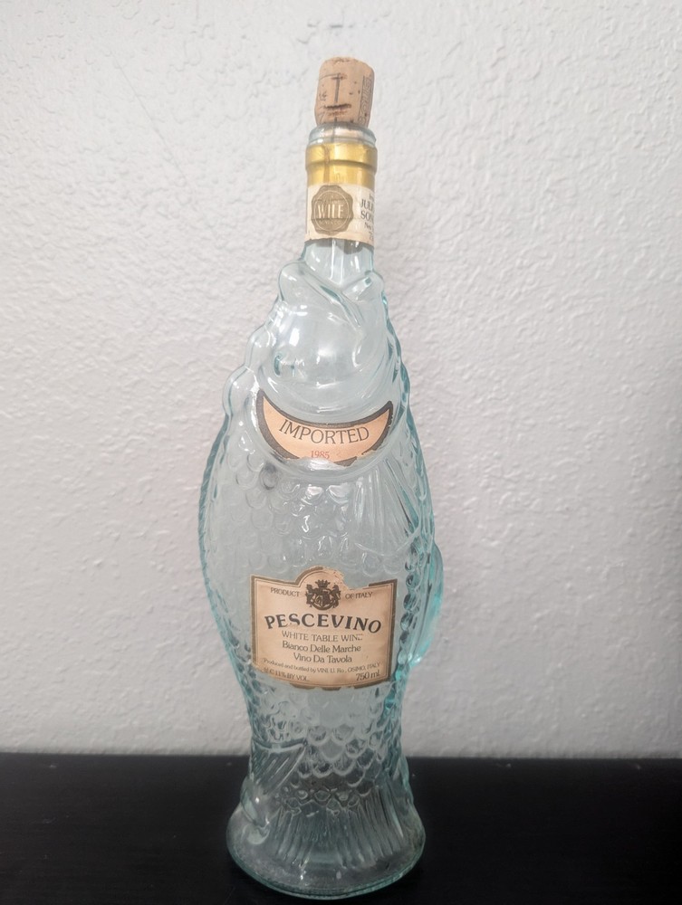 PESCEVINO Fish Shape 1985 Wine bottle Italy 13-1/4” tall with Cork & Label