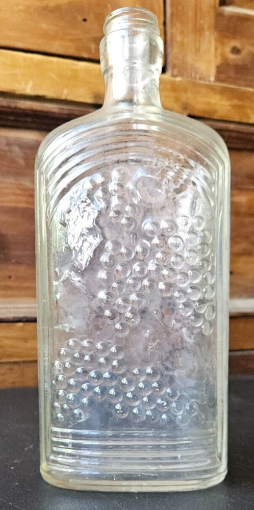 WINE 372, KNOX GLASS CO. ONE PINT FLASK. . EMBOSSED GRAPES, K IN KEYSTONE MARK