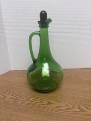 Vintage Wine World 1976 Green Glass Decanter Bottle 1.5 Litre Long Neck Handle