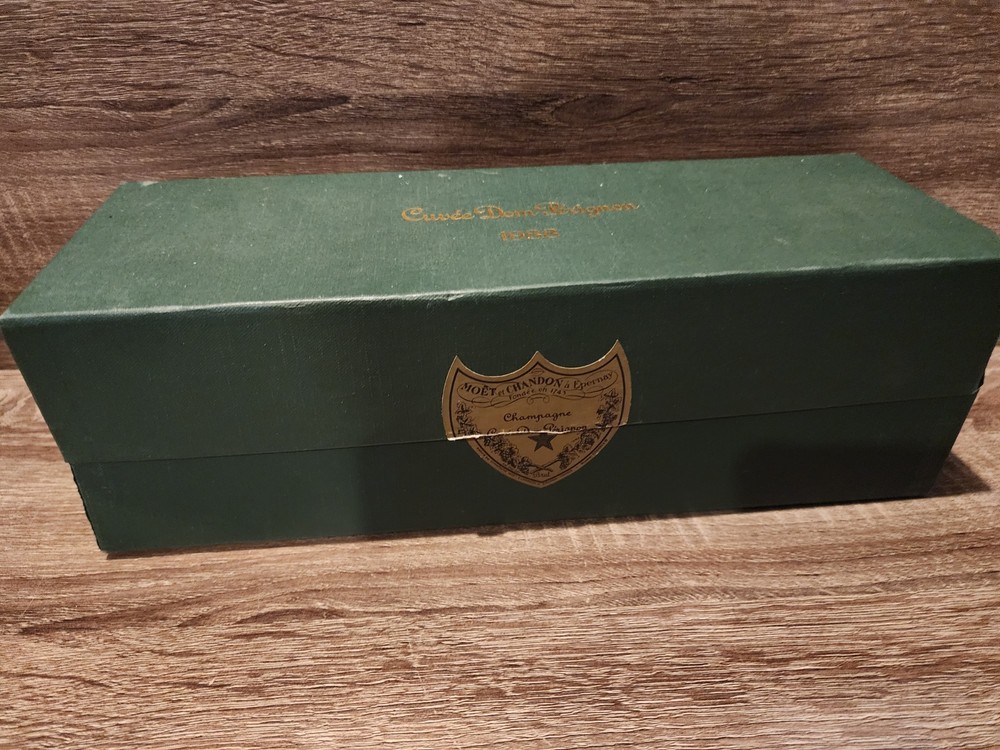 Vintage 1985 Cuvee&rsquo; Dom Perignon Champagne Empty Green Box