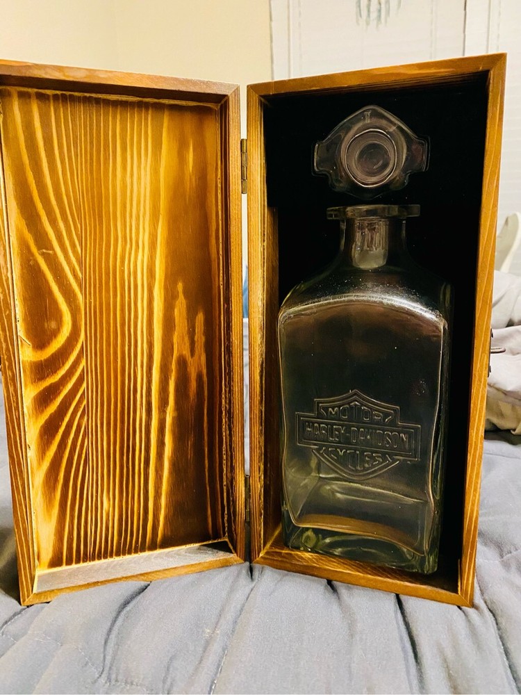 Harley Davidson 36oz Whiskey Classic Decanter w/ Original Wood Box NEW