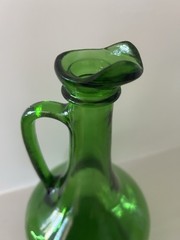 Vintage Wine World 1976 Green Glass Decanter Bottle 1.5 Litre Long Neck Handle