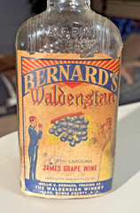 RARE ANTIQUE ORIGINAL » BERNARD&rsquo;S  » GRAPE WINE PAPER LABEL BOTTLE !! » NICE « 