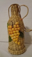 VINTAGE WOOVEN STRAW RATTAN WINE BOTTLE HOLDER CARRIER YELLOW EMBROIDERY GRAPES