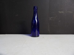 E8432 – cobalt blue wine bottle #13 – 0.21m – 8&Prime; high