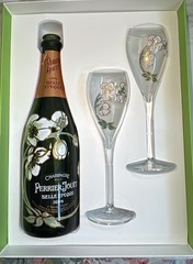 PERRIER-JOUET BELLE EPOQUE CHAMPAGNE GIFT BOX Empty Bottle 2 Flutes 2004