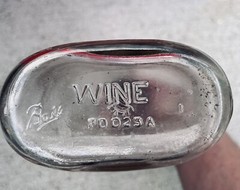 RARE VINTAGE WINE BOTTLE & Cap Embossed WITH GRAPES & VINES- BALL # 1- 4/5 PINT