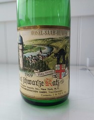 Vintage 1969 Zeller Schwarze Katz Green Wine Bottle w/ Black Cat Label – EMPTY
