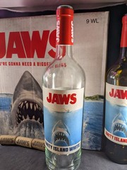 Jaws 50th Anniversary Amity Island Red White Blue Wine Bottle Set With Box