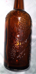 Vtg 10.75&Prime; Bardenheier&rsquo;s (St Louis MO) brown glass quart wine bottle (EMPTY)