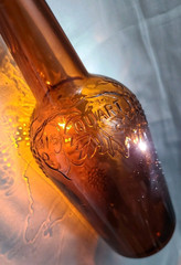 Vtg 10.75&Prime; Bardenheier&rsquo;s (St Louis MO) brown glass quart wine bottle (EMPTY)