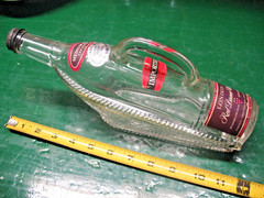 CANADIAN LONDON ONTARIO RED DINNER WINE BASKET BOTTLE 11.5 » w/ ALL LABELS NM