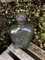 VTG Curved Wine Oval 1 Pint Glass Flask Bottle Grapes Embossed w/ Metal Lid