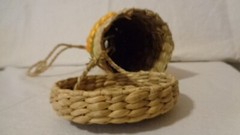 VINTAGE WOOVEN STRAW RATTAN WINE BOTTLE HOLDER CARRIER YELLOW EMBROIDERY GRAPES