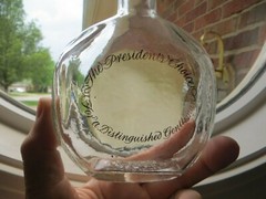 VINTAGE WHISKEY bottle THE PRESIDENTS CHOICE FOR DISTINGUISHED GENTLEMAN Brown F