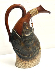 Vtg Spanish Style Porron Wine Decanter w/Fish Display Art 15&Prime;x10&Prime;x4&Prime; Faux Wood