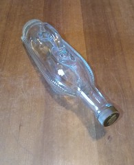 London White Dinner Wine Bottle Basket Weave sides fill w/ marbles colored sand