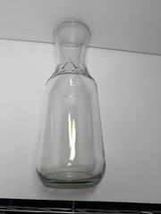 Vintage Anchor Hocking Embossed « A » Clear Glass Carafe One Litre EUC