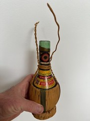 RARE Vintage 1961 Bertolli CHIANTI Rattan Wrap Red & Green Rand Loop (Empty)