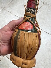 RARE Vintage 1961 Bertolli CHIANTI Rattan Wrap Red & Green Rand Loop (Empty)