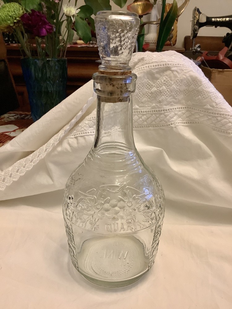 Excellent Vintage Marked mid century 4/5 quart wine bottle decanter grapes decor