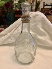 Excellent Vintage Marked mid century 4/5 quart wine bottle decanter grapes decor