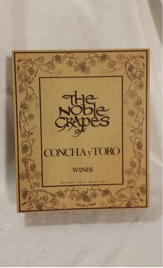 Noble Grapes Concha y Toro Wines Wooden Box EMPTY Lidded Hinged Display Piece