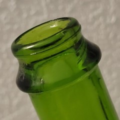 Vintage Green Glass Wine Bottle Has Seam 705 & 251 With « S » In An Oval 24 Ozs.