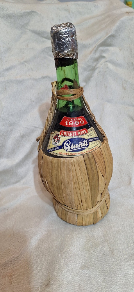 Vintage Giunti Chianti Wine Bottle Light Green Glass Italy Label ok. empty