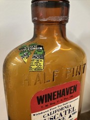 Rare California Muscatel wine half pint Glass Bottle Wisconsin Partial Sticker