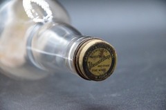 1940- 1950 Garrett & Co. Virginia Dare Wine Bottle LABEL & CAP!