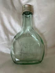 VTG ALMADEN VINEYARDS PONY GREEN GLASS WINE BOTTLE 187ml W/LID 05