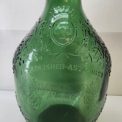 Vtg United Vintners 4555 half Gallon Green Glass Bottle/Established -1881