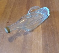 London White Dinner Wine Bottle Basket Weave sides fill w/ marbles colored sand