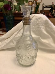 Excellent Vintage Marked mid century 4/5 quart wine bottle decanter grapes decor