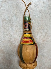 RARE Vintage 1961 Bertolli CHIANTI Rattan Wrap Red & Green Rand Loop (Empty)