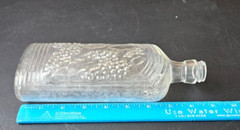 WINE 372, KNOX GLASS CO. ONE PINT FLASK. . EMBOSSED GRAPES, K IN KEYSTONE MARK