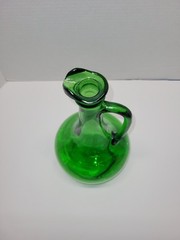 Vintage Wine World 1976 Green Glass Decanter Bottle 1.5 Litre Long Neck Handle.