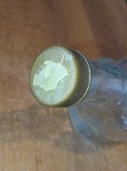 London White Dinner Wine Bottle Basket Weave sides fill w/ marbles colored sand