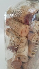 Garrett’s VTG Embossed American Wines 1/2 Gallon Wine Decanter Bottle+Corks