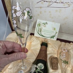 Perrier Jouet Box Champagne 1985 EMPTY Bottle/Cork 4 Hand Painted Glass Flutes