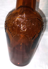 Vtg 10.75&Prime; Bardenheier&rsquo;s (St Louis MO) brown glass quart wine bottle (EMPTY)