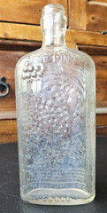 WINE 372, KNOX GLASS CO. ONE PINT FLASK. . EMBOSSED GRAPES, K IN KEYSTONE MARK