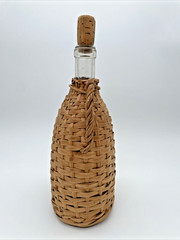 Vintage Rattan Wicker Wrapped Liquor Wine Bottle w/ Handle and Stopper 10&Prime; Empty