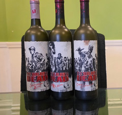 2015-2016 Walking Dead Empty Limited Ed. Collectable Wine Bottle Set W/Corks