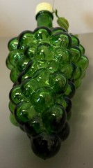 Green Glass Grapes Bunch Wine Bottle Plastic Lid & Leaf Vintage