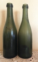 SET of 2 VINTAGE 10” GREEN GLASS EMPTY WINE BEER BOTTLE BUBBLE PUNT BOTTOM 14oz